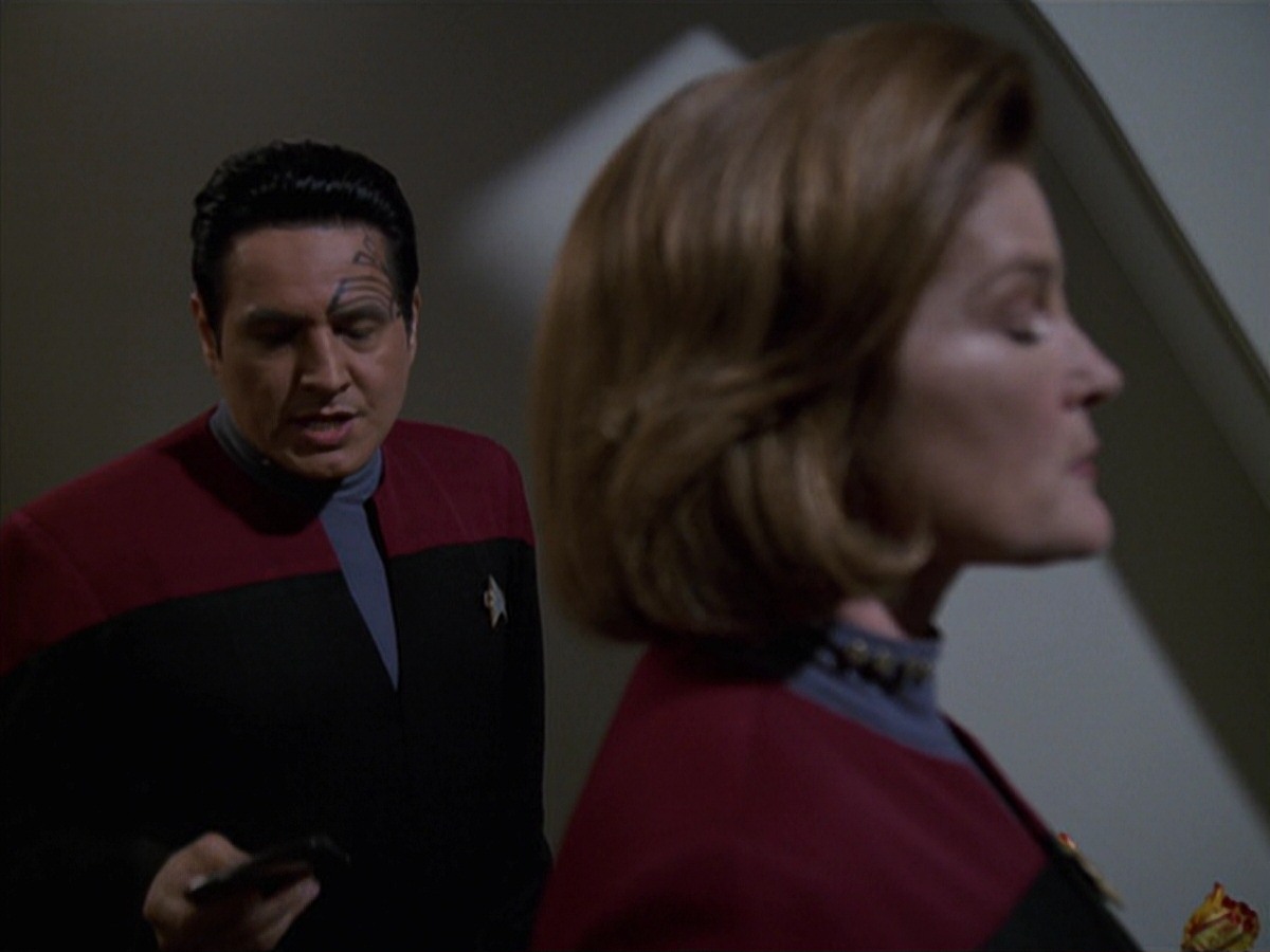 extant_StarTrek_VOY_7x24-RenaissanceMan_0610.jpg