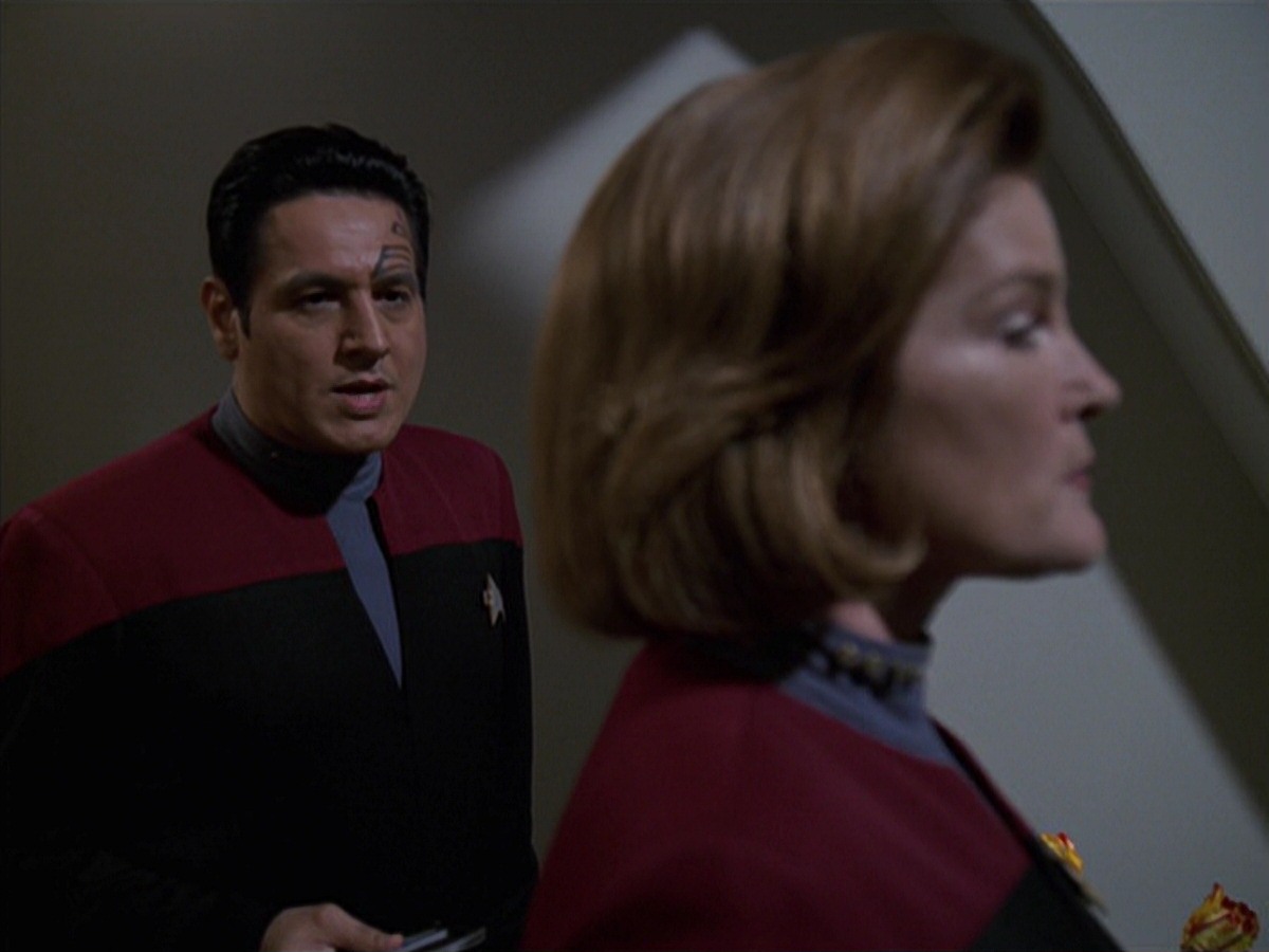 extant_StarTrek_VOY_7x24-RenaissanceMan_0611.jpg