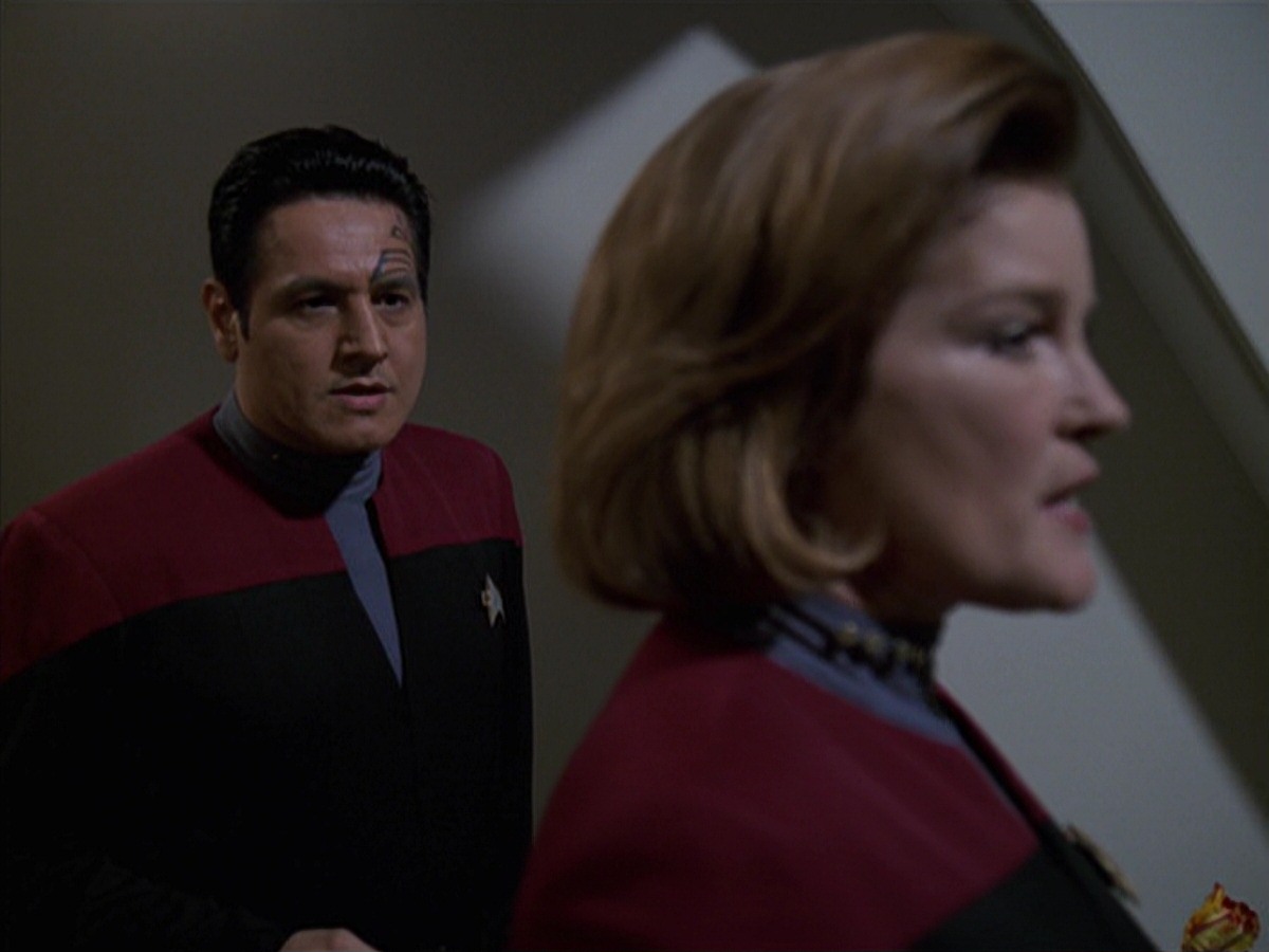 extant_StarTrek_VOY_7x24-RenaissanceMan_0613.jpg
