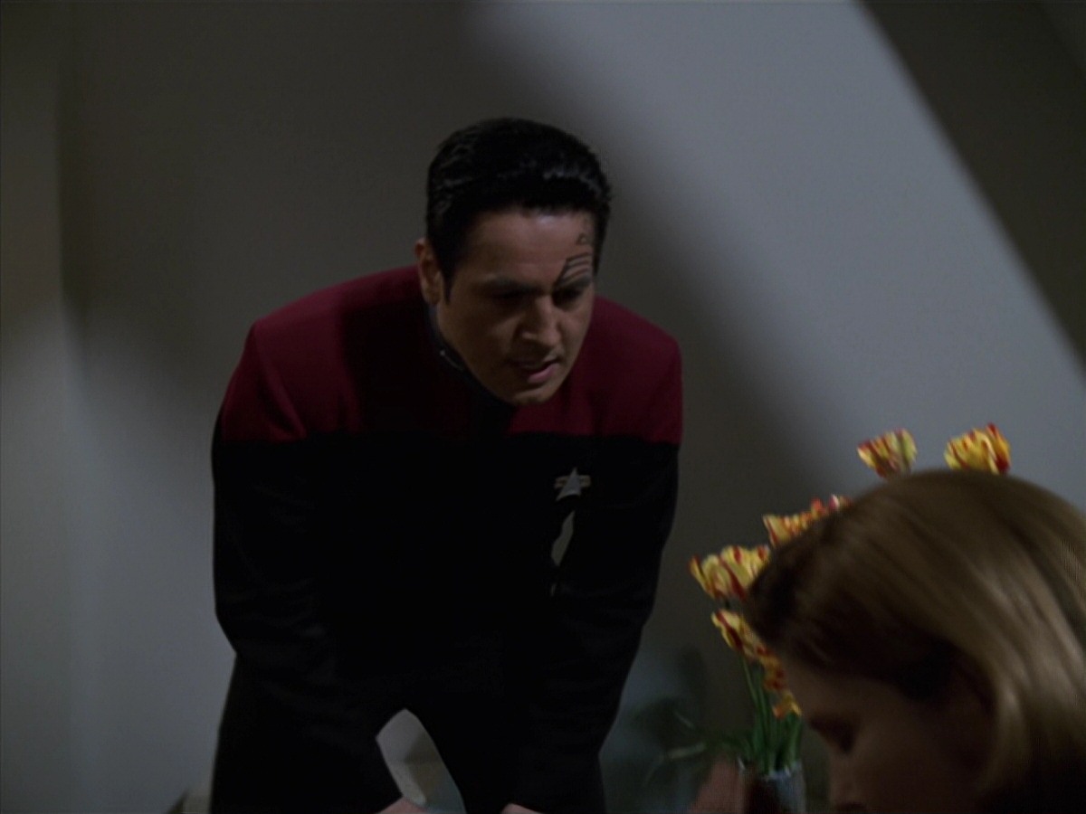 extant_StarTrek_VOY_7x24-RenaissanceMan_0634.jpg
