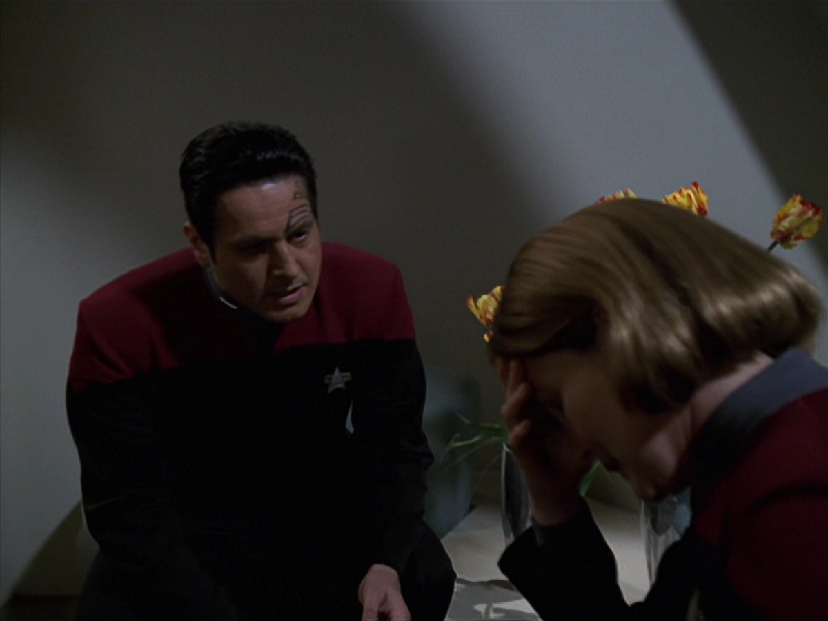 extant_StarTrek_VOY_7x24-RenaissanceMan_0635.jpg