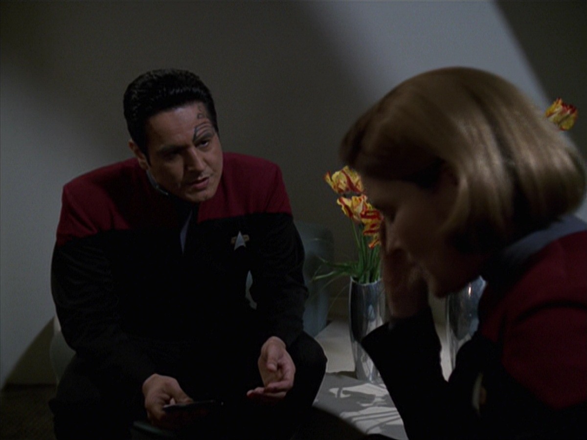extant_StarTrek_VOY_7x24-RenaissanceMan_0638.jpg