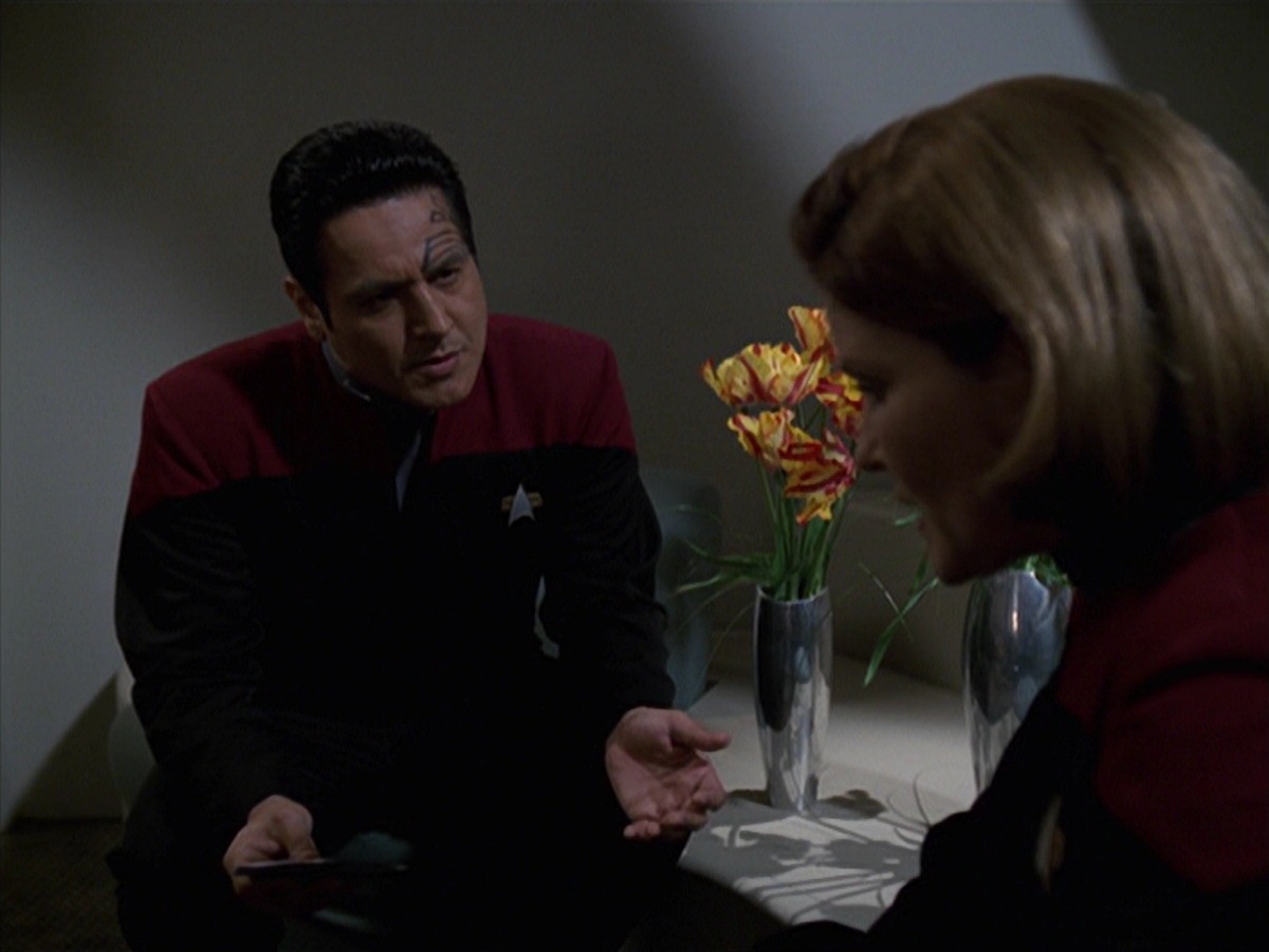 extant_StarTrek_VOY_7x24-RenaissanceMan_0642.jpg