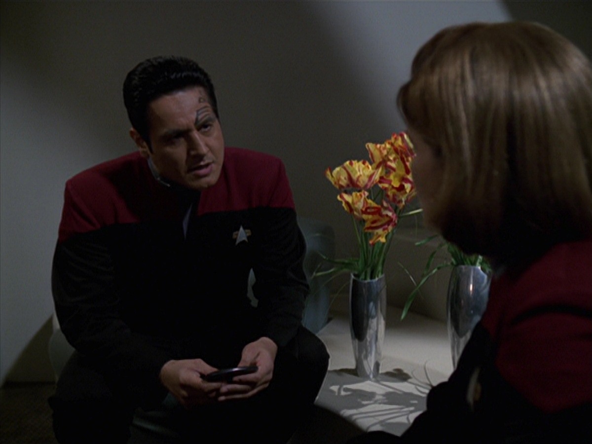 extant_StarTrek_VOY_7x24-RenaissanceMan_0650.jpg