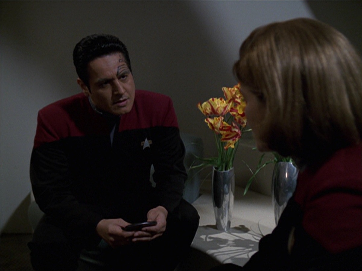 extant_StarTrek_VOY_7x24-RenaissanceMan_0654.jpg