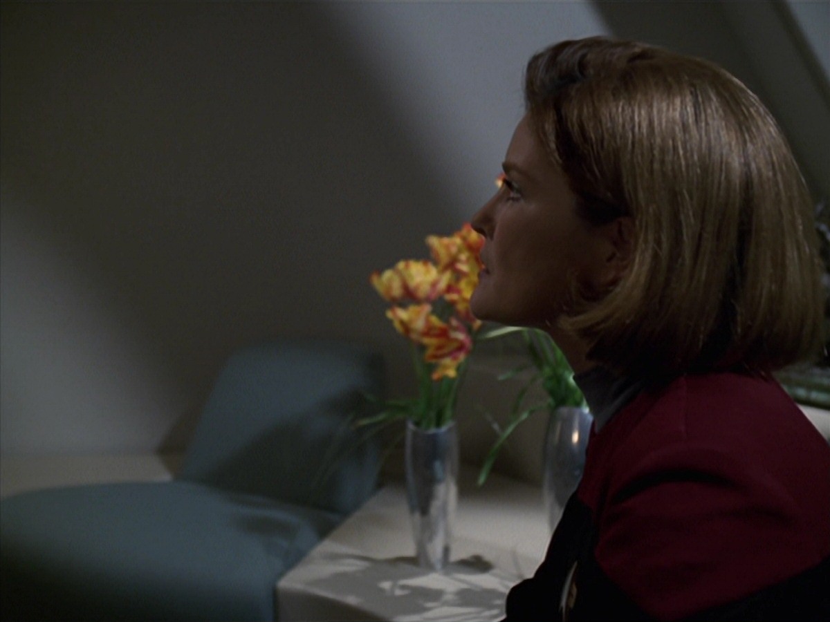 extant_StarTrek_VOY_7x24-RenaissanceMan_0661.jpg