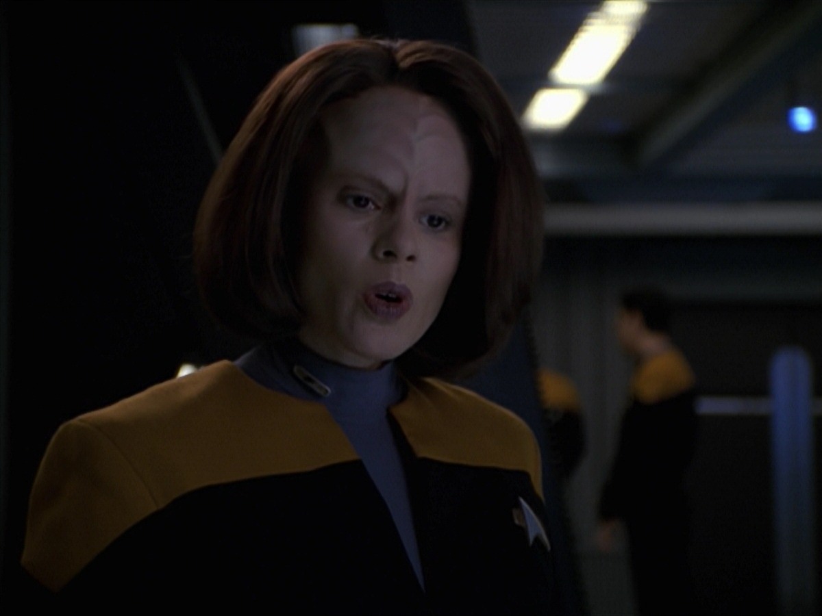 extant_StarTrek_VOY_7x24-RenaissanceMan_0677.jpg