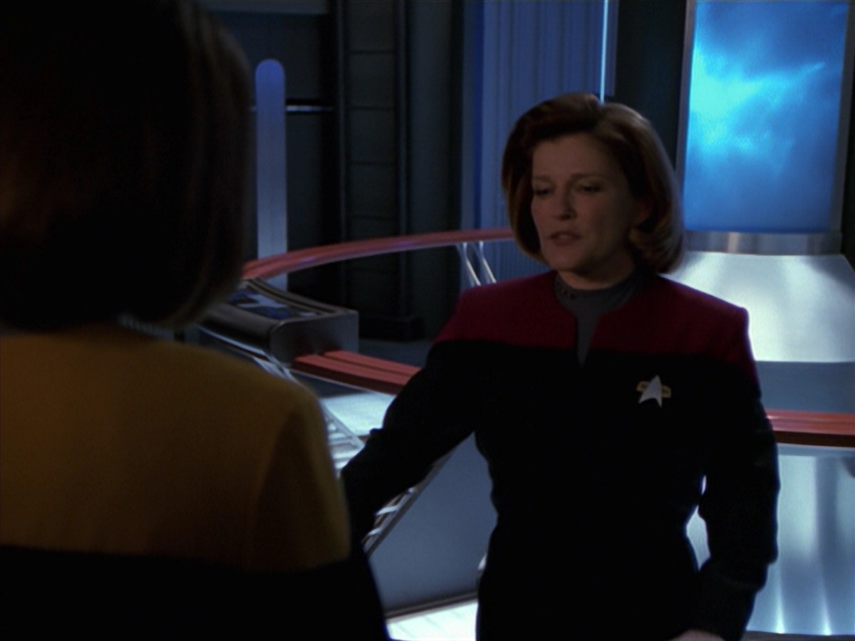extant_StarTrek_VOY_7x24-RenaissanceMan_0706.jpg
