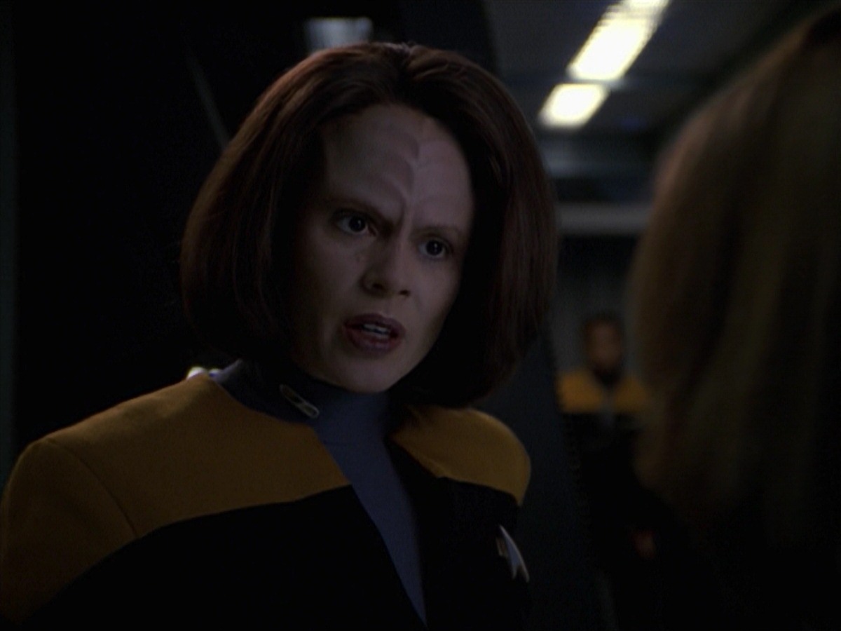 extant_StarTrek_VOY_7x24-RenaissanceMan_0722.jpg