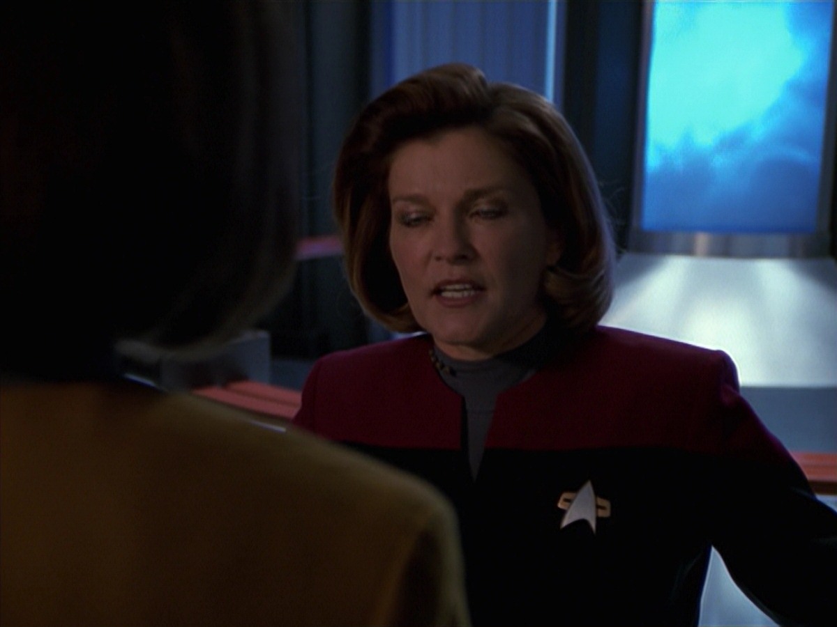extant_StarTrek_VOY_7x24-RenaissanceMan_0725.jpg