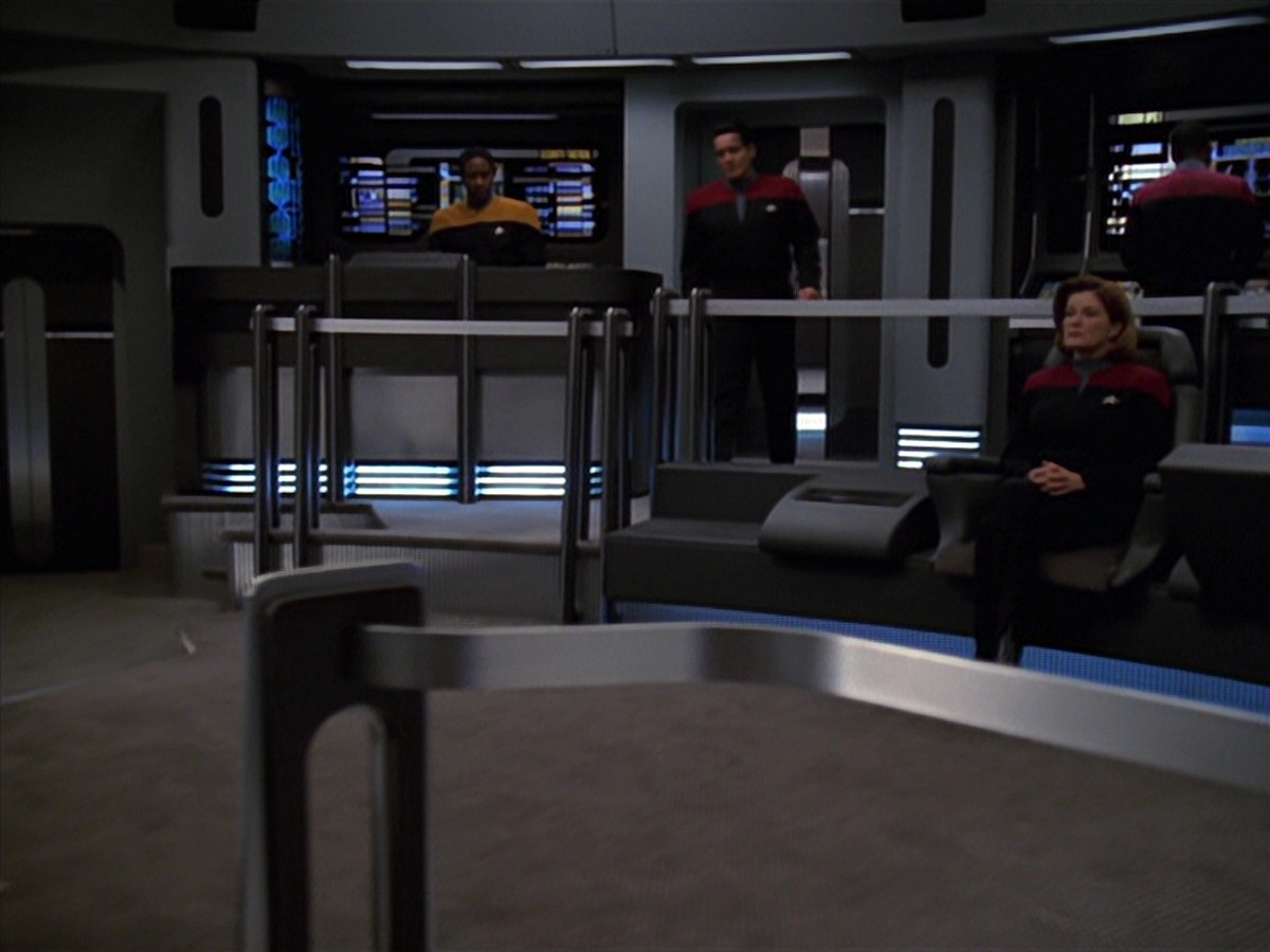 extant_StarTrek_VOY_7x24-RenaissanceMan_0757.jpg