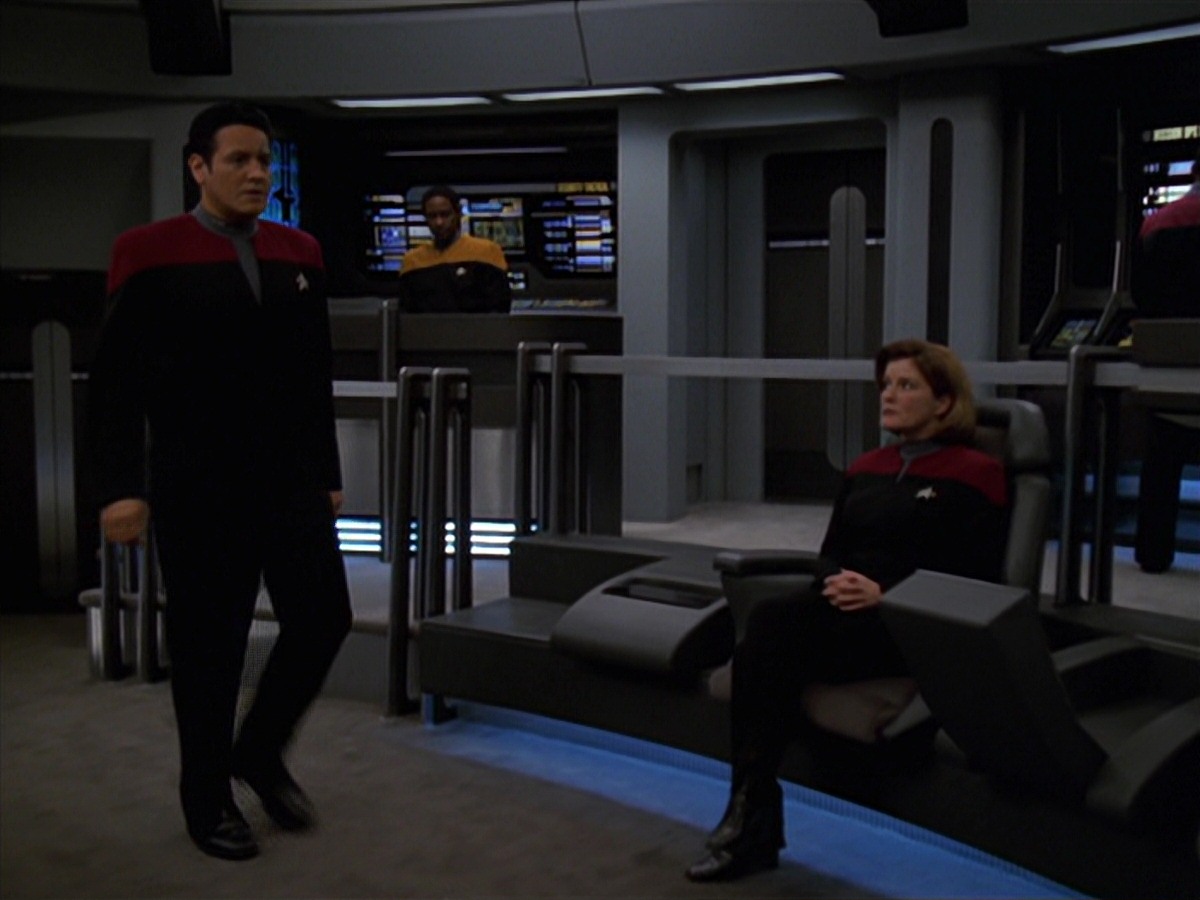extant_StarTrek_VOY_7x24-RenaissanceMan_0763.jpg