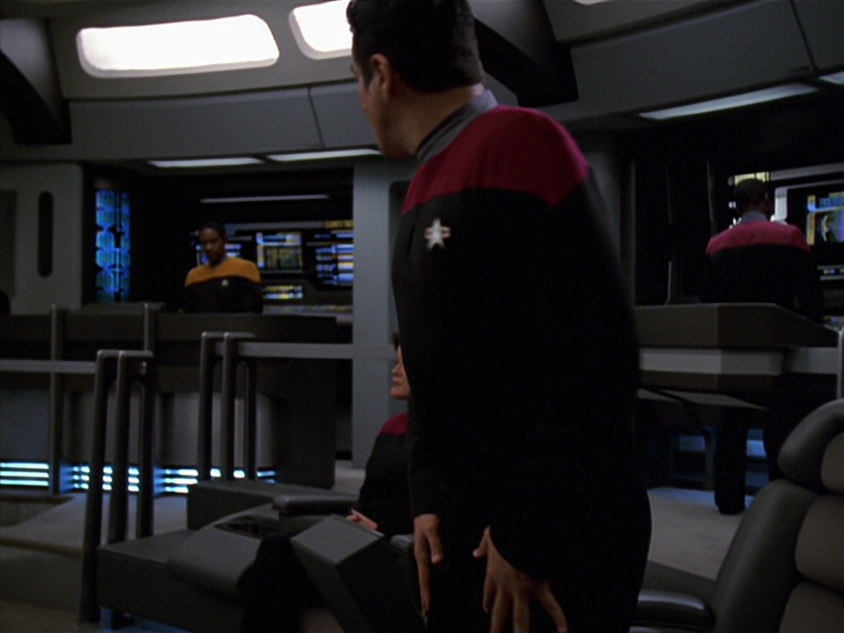 extant_StarTrek_VOY_7x24-RenaissanceMan_0767.jpg