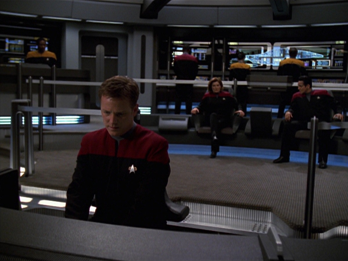 extant_StarTrek_VOY_7x24-RenaissanceMan_0821.jpg