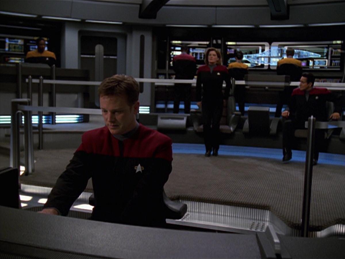 extant_StarTrek_VOY_7x24-RenaissanceMan_0823.jpg