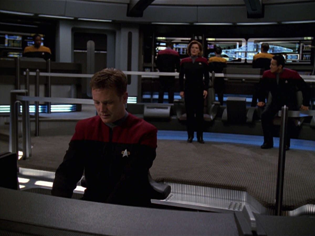 extant_StarTrek_VOY_7x24-RenaissanceMan_0824.jpg