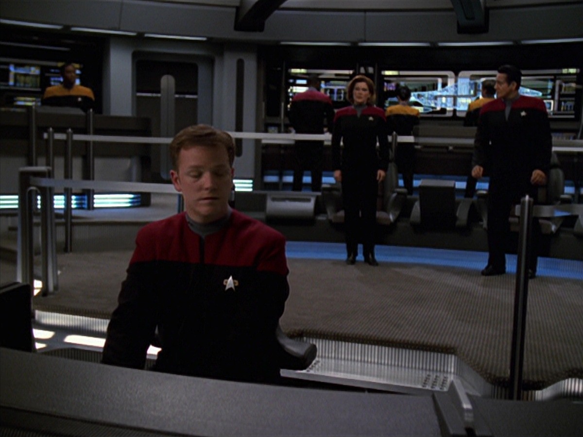 extant_StarTrek_VOY_7x24-RenaissanceMan_0825.jpg