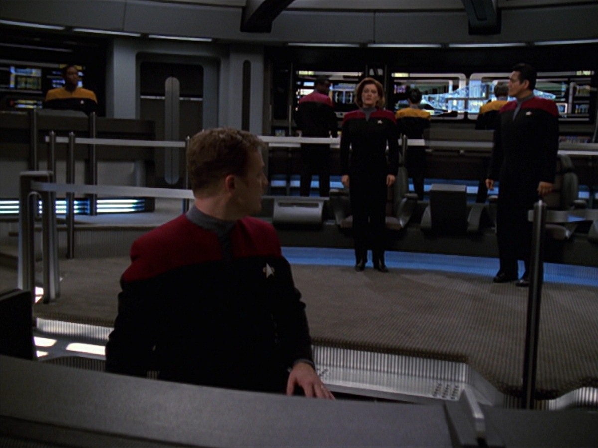 extant_StarTrek_VOY_7x24-RenaissanceMan_0826.jpg