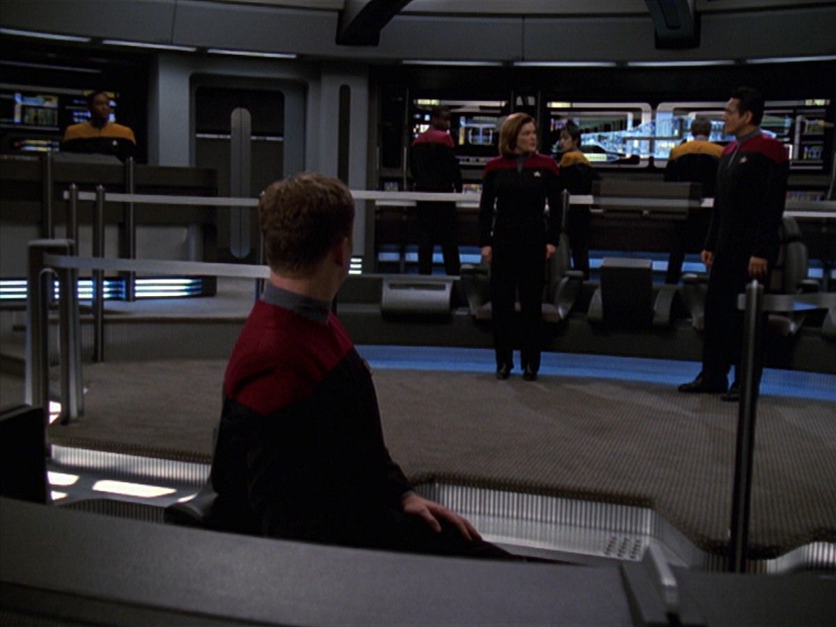extant_StarTrek_VOY_7x24-RenaissanceMan_0829.jpg