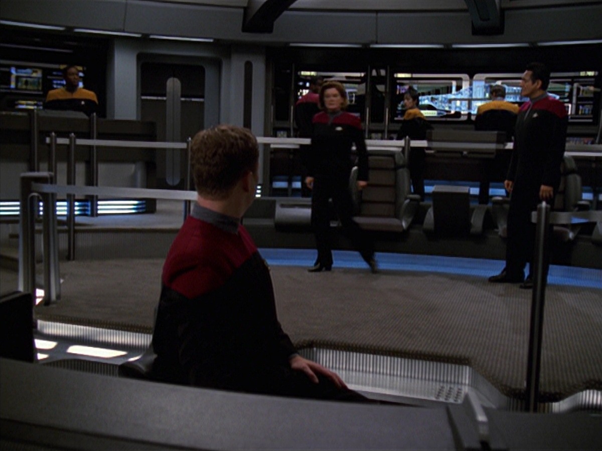 extant_StarTrek_VOY_7x24-RenaissanceMan_0830.jpg