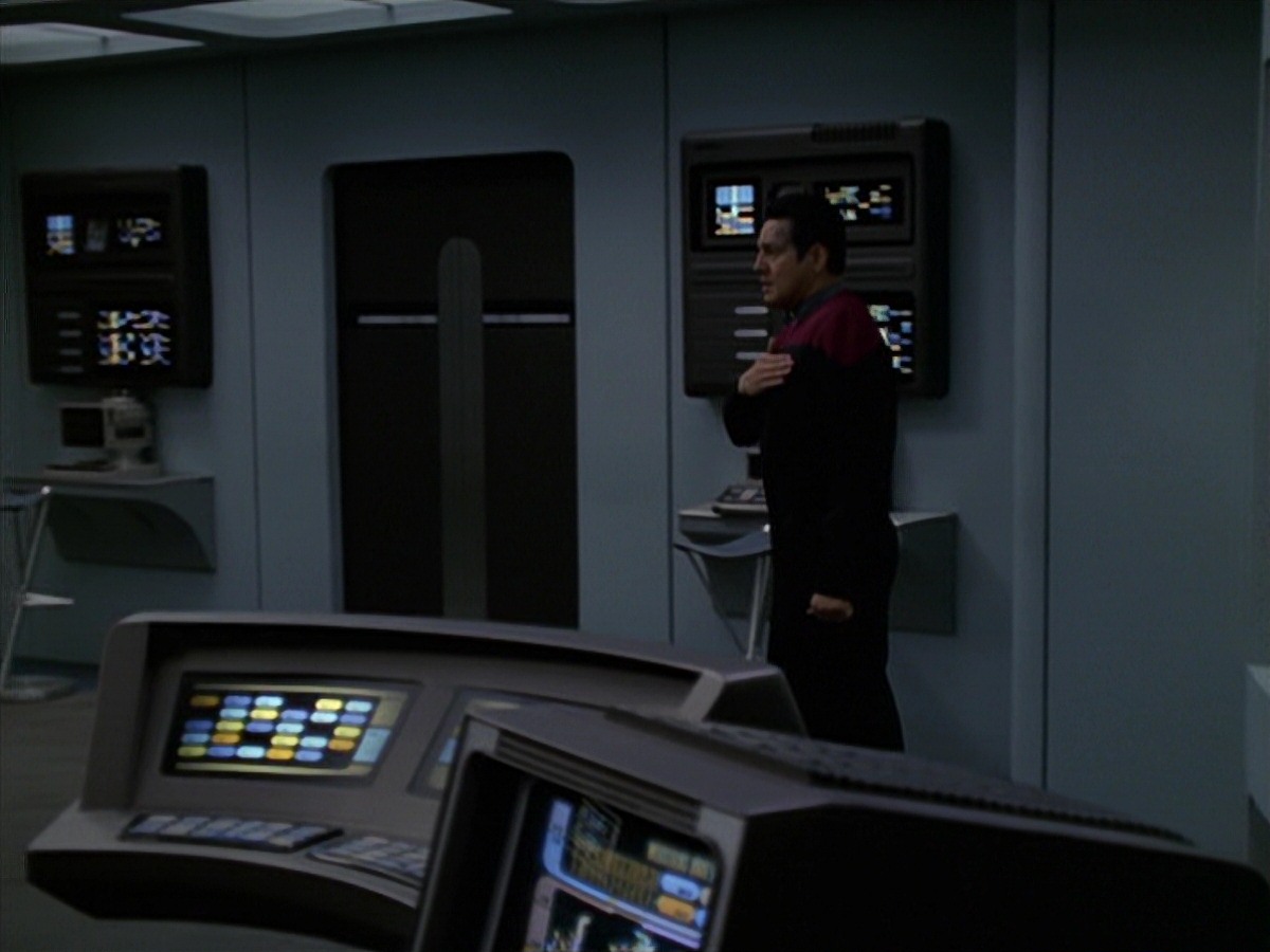 extant_StarTrek_VOY_7x24-RenaissanceMan_0856.jpg