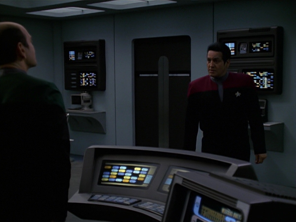 extant_StarTrek_VOY_7x24-RenaissanceMan_0870.jpg