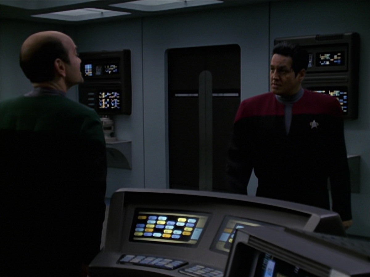 extant_StarTrek_VOY_7x24-RenaissanceMan_0871.jpg