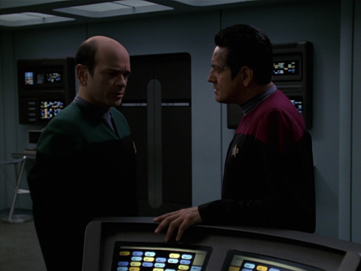 extant_StarTrek_VOY_7x24-RenaissanceMan_0884.jpg