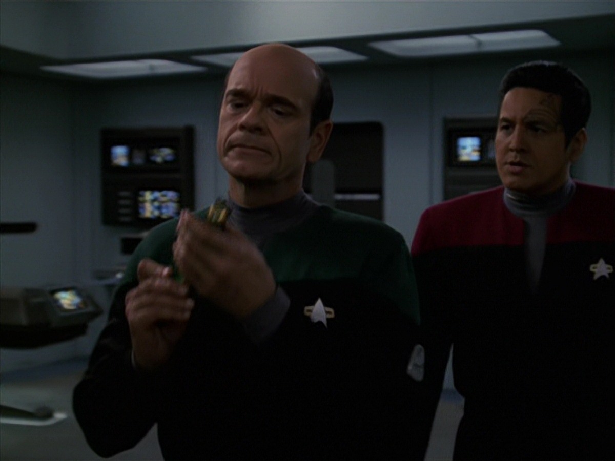 extant_StarTrek_VOY_7x24-RenaissanceMan_0890.jpg