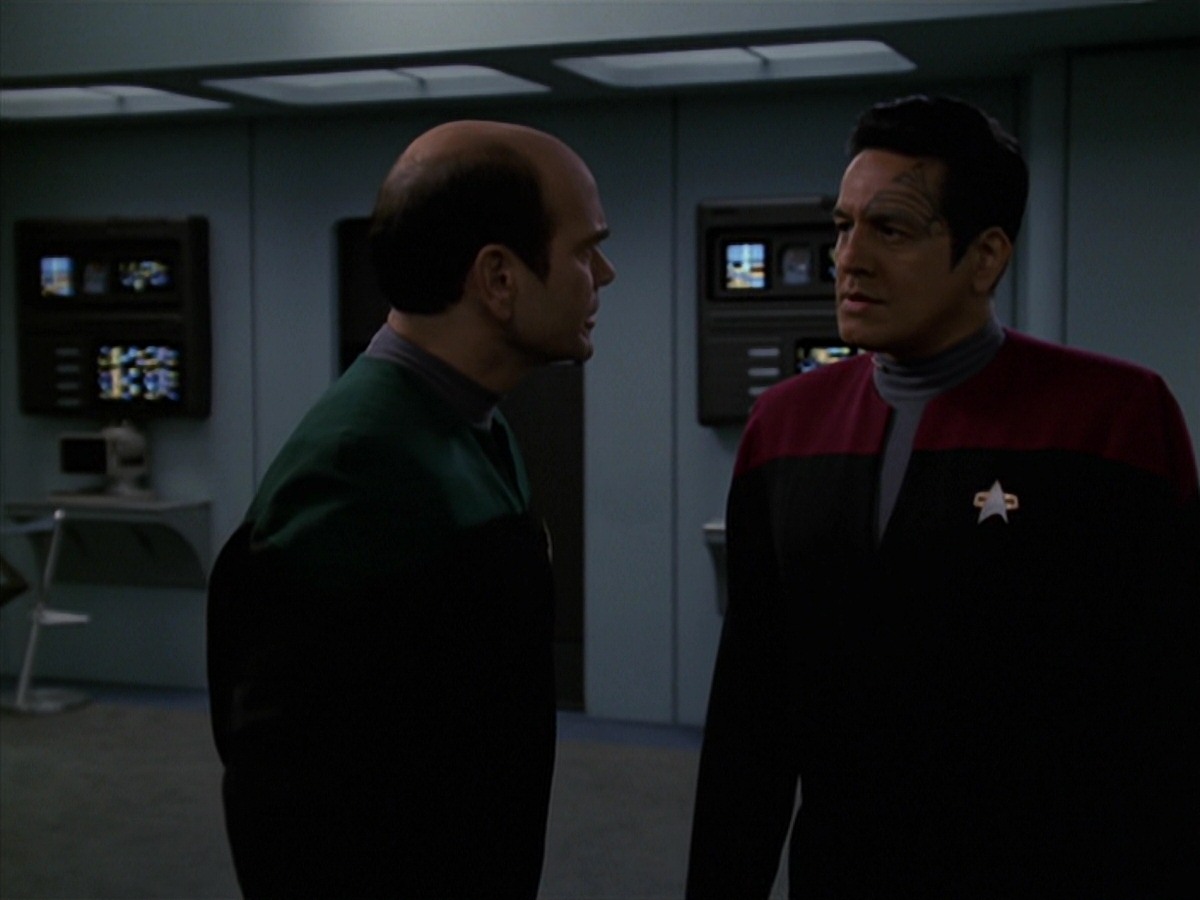 extant_StarTrek_VOY_7x24-RenaissanceMan_0893.jpg