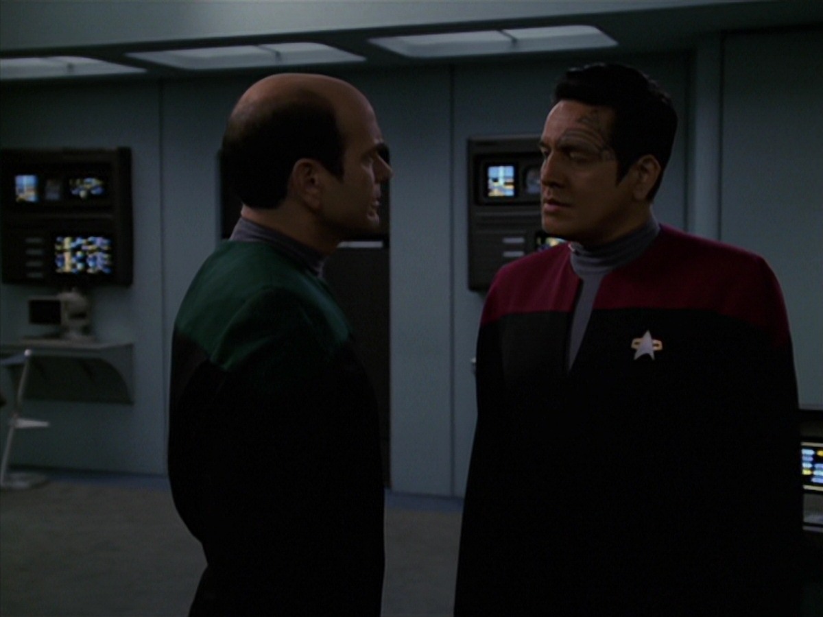 extant_StarTrek_VOY_7x24-RenaissanceMan_0894.jpg