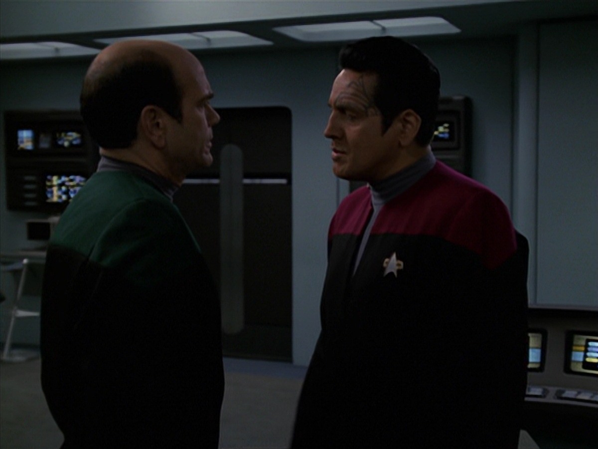 extant_StarTrek_VOY_7x24-RenaissanceMan_0897.jpg