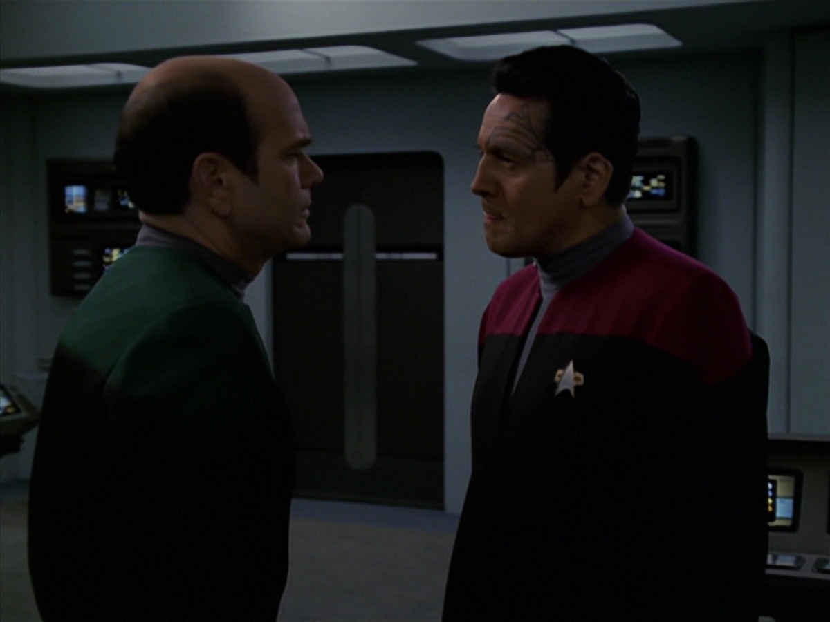 extant_StarTrek_VOY_7x24-RenaissanceMan_0898.jpg