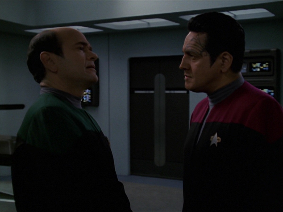 extant_StarTrek_VOY_7x24-RenaissanceMan_0901.jpg