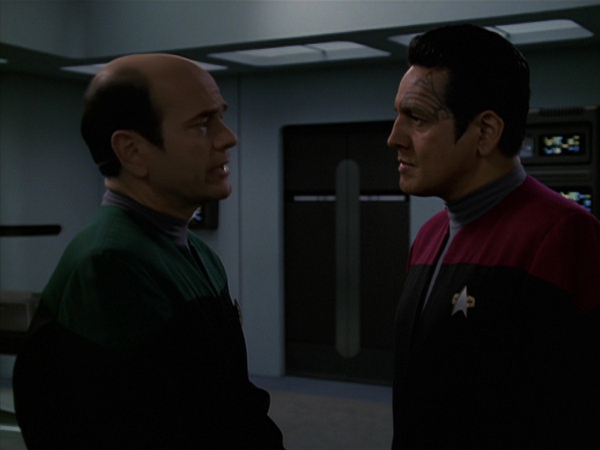 extant_StarTrek_VOY_7x24-RenaissanceMan_0905.jpg