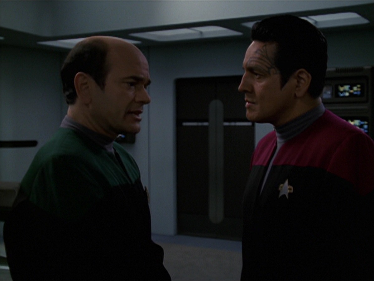 extant_StarTrek_VOY_7x24-RenaissanceMan_0907.jpg
