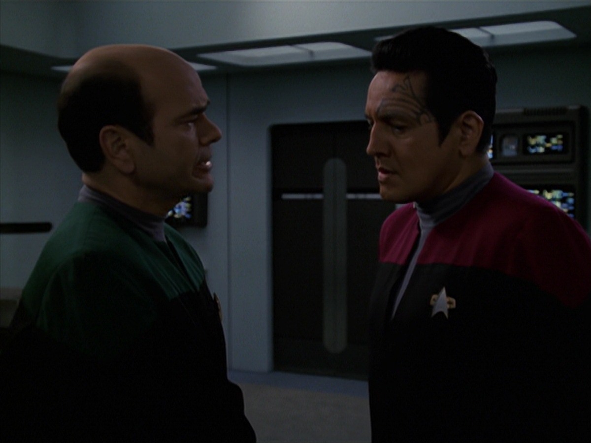 extant_StarTrek_VOY_7x24-RenaissanceMan_0913.jpg