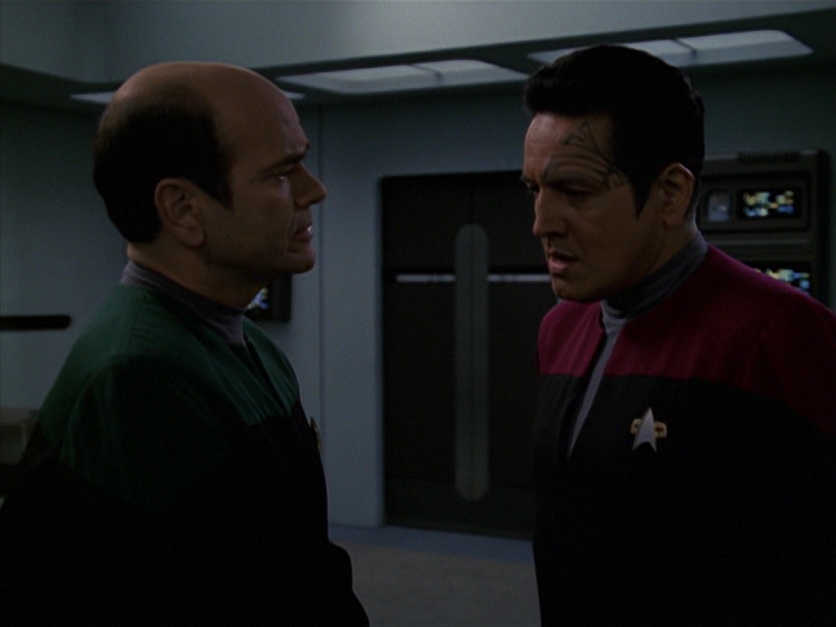 extant_StarTrek_VOY_7x24-RenaissanceMan_0914.jpg