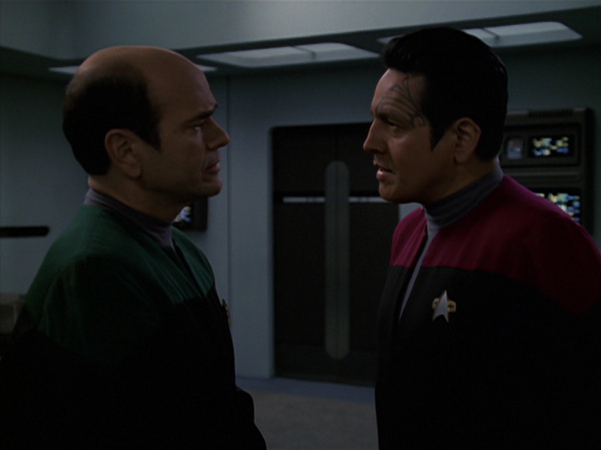 extant_StarTrek_VOY_7x24-RenaissanceMan_0915.jpg