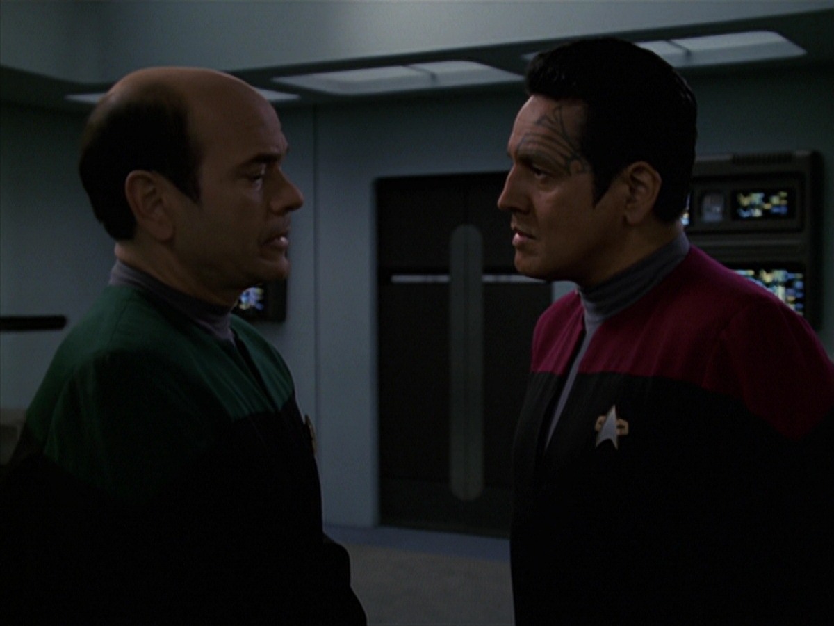extant_StarTrek_VOY_7x24-RenaissanceMan_0917.jpg