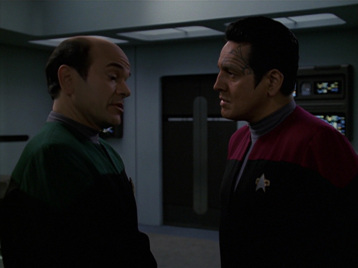 extant_StarTrek_VOY_7x24-RenaissanceMan_0918.jpg