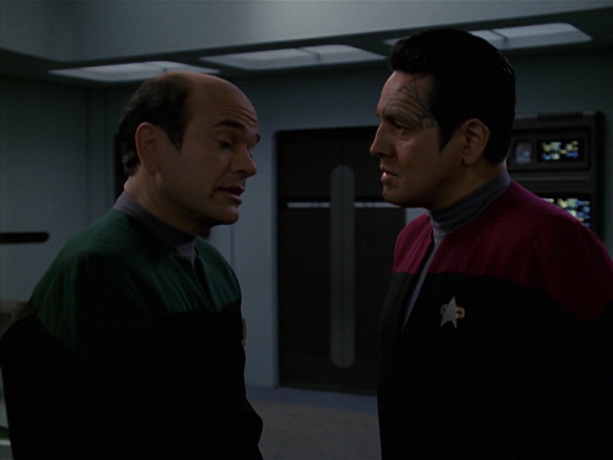 extant_StarTrek_VOY_7x24-RenaissanceMan_0919.jpg