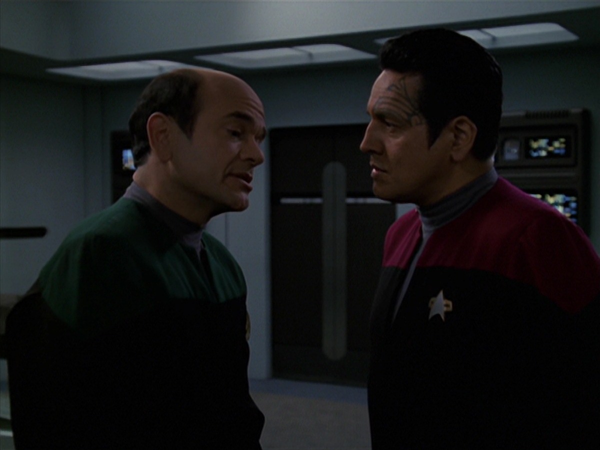 extant_StarTrek_VOY_7x24-RenaissanceMan_0920.jpg