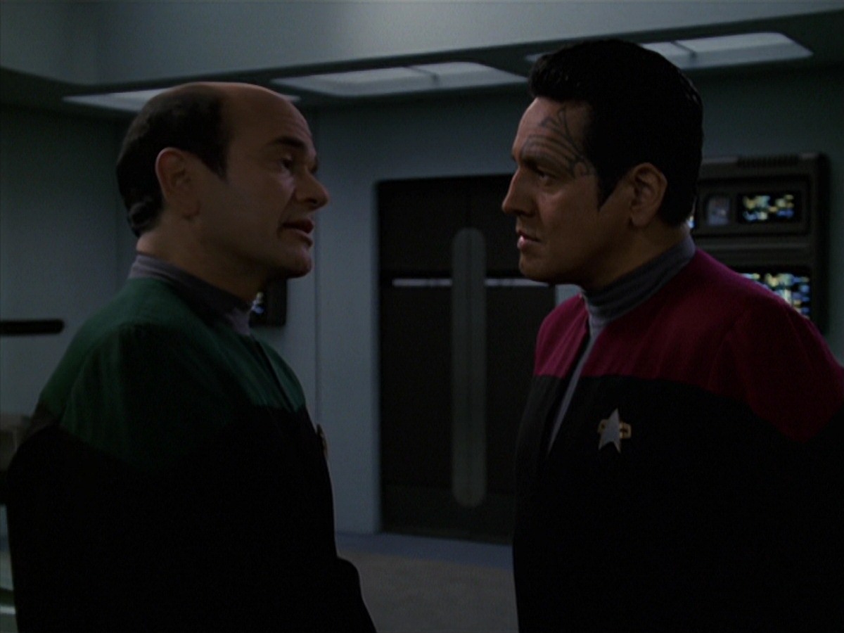 extant_StarTrek_VOY_7x24-RenaissanceMan_0921.jpg
