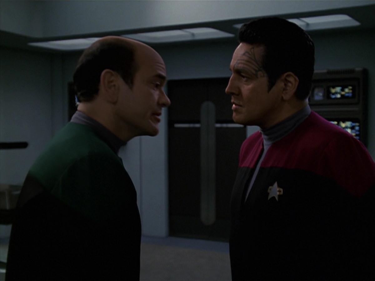extant_StarTrek_VOY_7x24-RenaissanceMan_0922.jpg