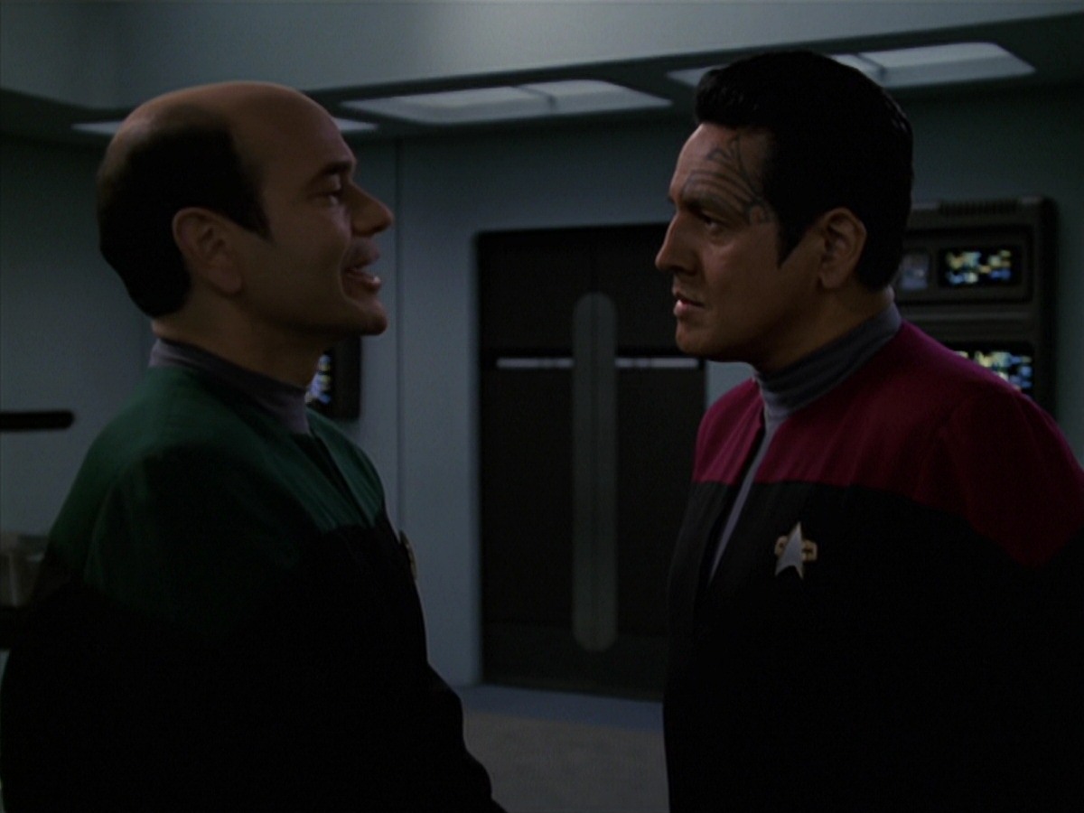 extant_StarTrek_VOY_7x24-RenaissanceMan_0924.jpg