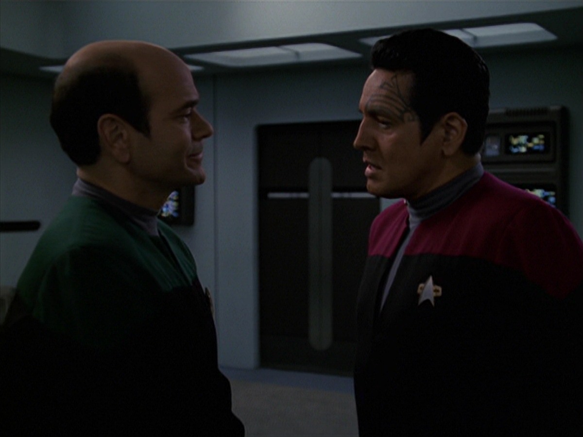 extant_StarTrek_VOY_7x24-RenaissanceMan_0926.jpg