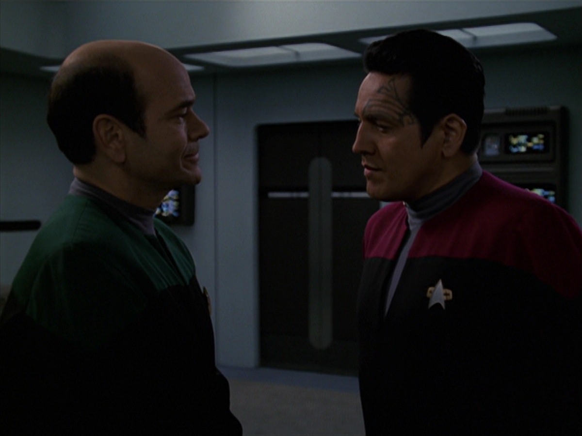 extant_StarTrek_VOY_7x24-RenaissanceMan_0927.jpg