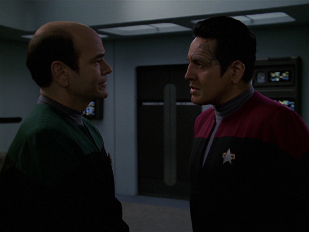 extant_StarTrek_VOY_7x24-RenaissanceMan_0928.jpg