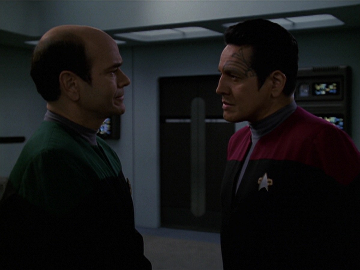 extant_StarTrek_VOY_7x24-RenaissanceMan_0929.jpg